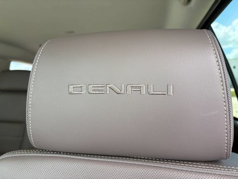 Used 2015 GMC Yukon Denali w/ Enhanced Security Package AWD/4WD image 32