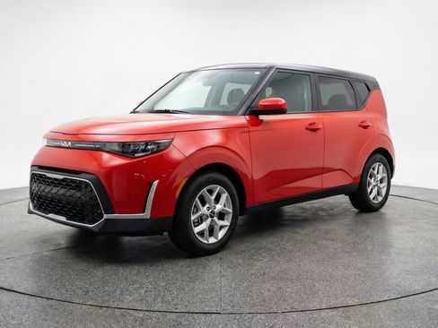 Used 2025 Kia Soul LX w/ LX Technology Package image 3