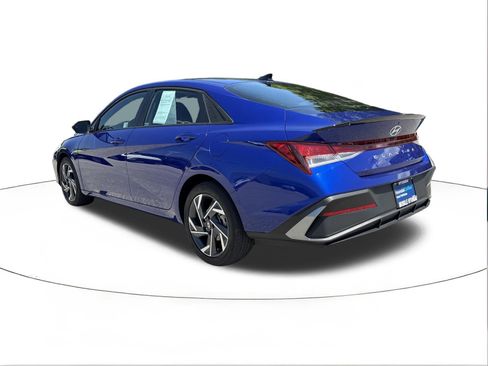 Certified 2025 Hyundai Elantra Sport FWD image 5
