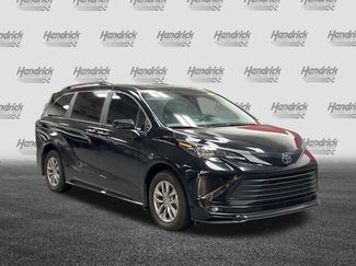 Used 2025 Toyota Sienna XLE FWD video 2