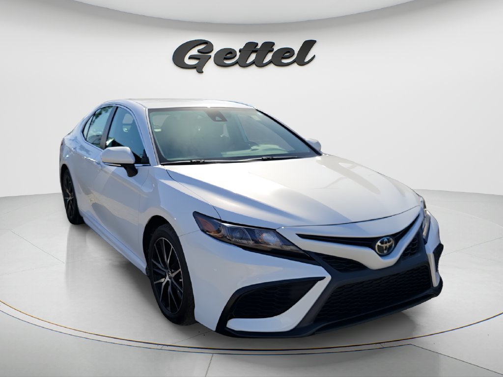 Used 2024 Toyota Camry SE w/ Convenience Package FWD image 3