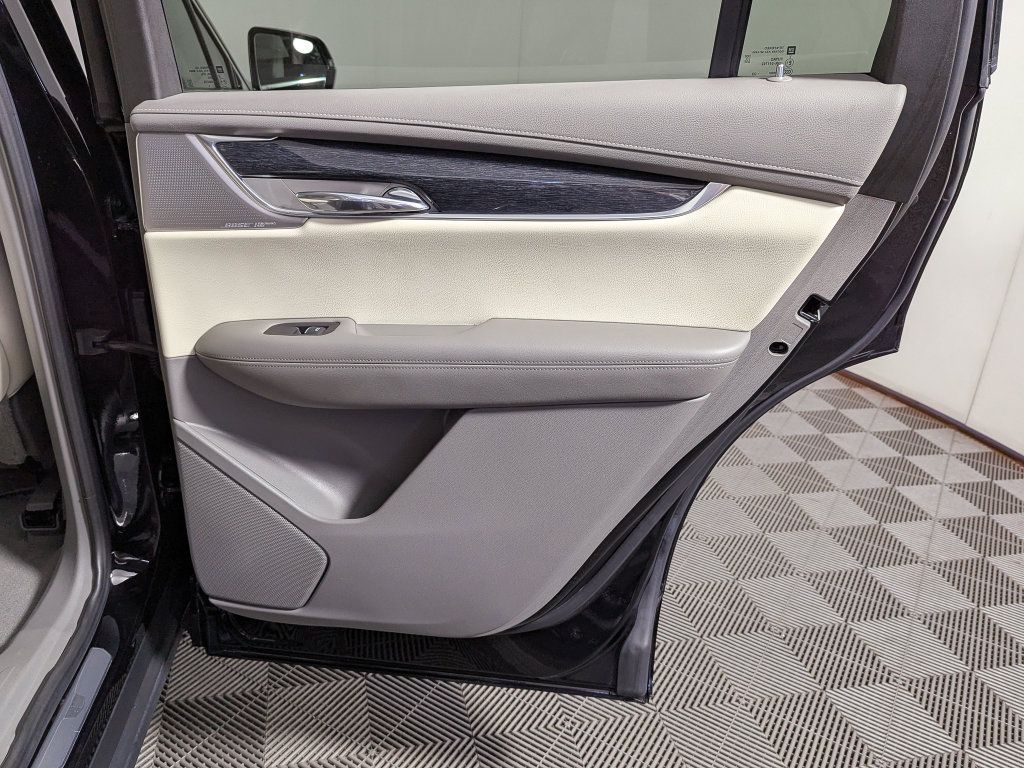 Used 2023 Cadillac XT6 Premium Luxury w/ Technology Package AWD/4WD image 46