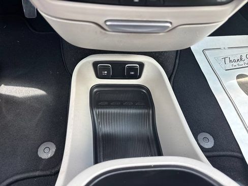Used 2019 Chrysler Pacifica Touring-L Plus w/ Tire & Wheel Group FWD image 46