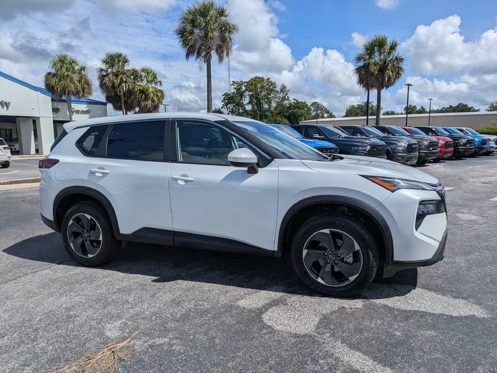 Used 2024 Nissan Rogue SV AWD/4WD image 1