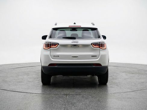 Used 2025 Jeep Compass Latitude AWD/4WD image 7