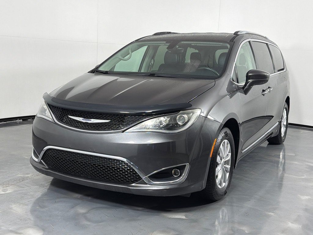 Used 2019 Chrysler Pacifica Touring-L FWD image 9