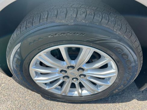 Used 2019 Cadillac XT5 AWD image 10