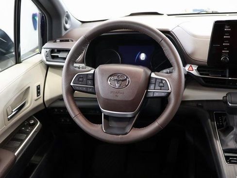 Used 2024 Toyota Sienna Platinum image 13
