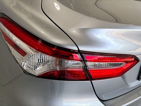 Used 2018 Toyota Camry LE FWD image 29