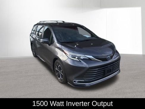 Used 2025 Toyota Sienna Platinum AWD/4WD image 7