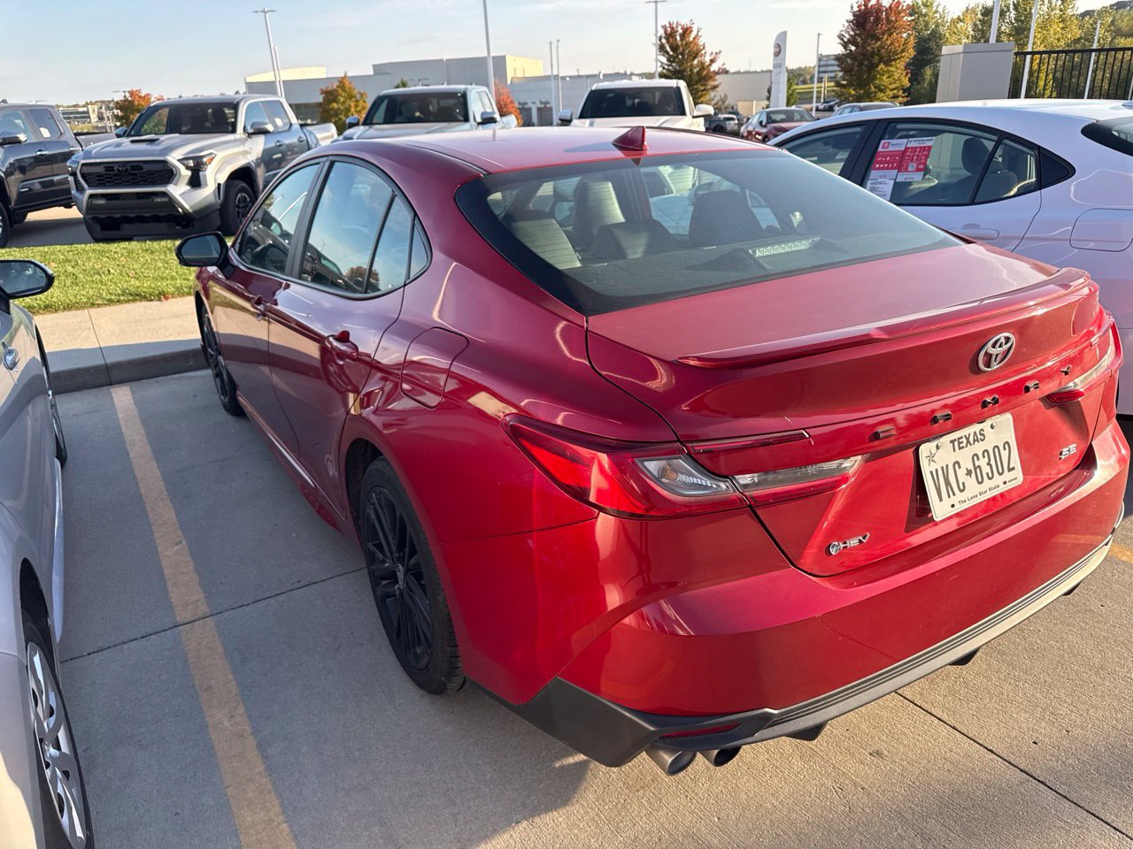 Used 2025 Toyota Camry Hybrid FWD image 3