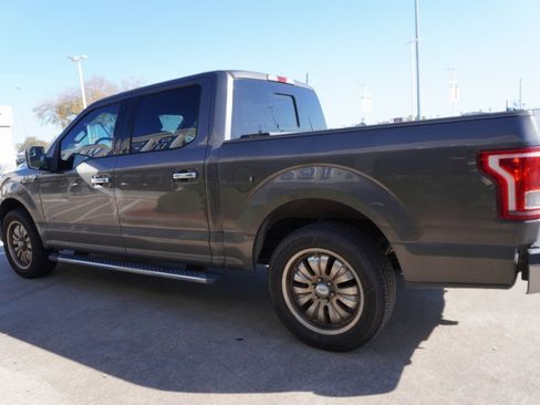 Used 2015 Ford F150 XLT w/ Equipment Group 302A Luxury image 4