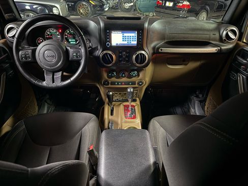 Used 2018 Jeep Wrangler Unlimited Rubicon w/ Dual Top Group AWD/4WD image 8