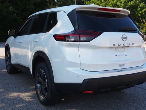 Used 2026 Nissan Rogue SV FWD image 5