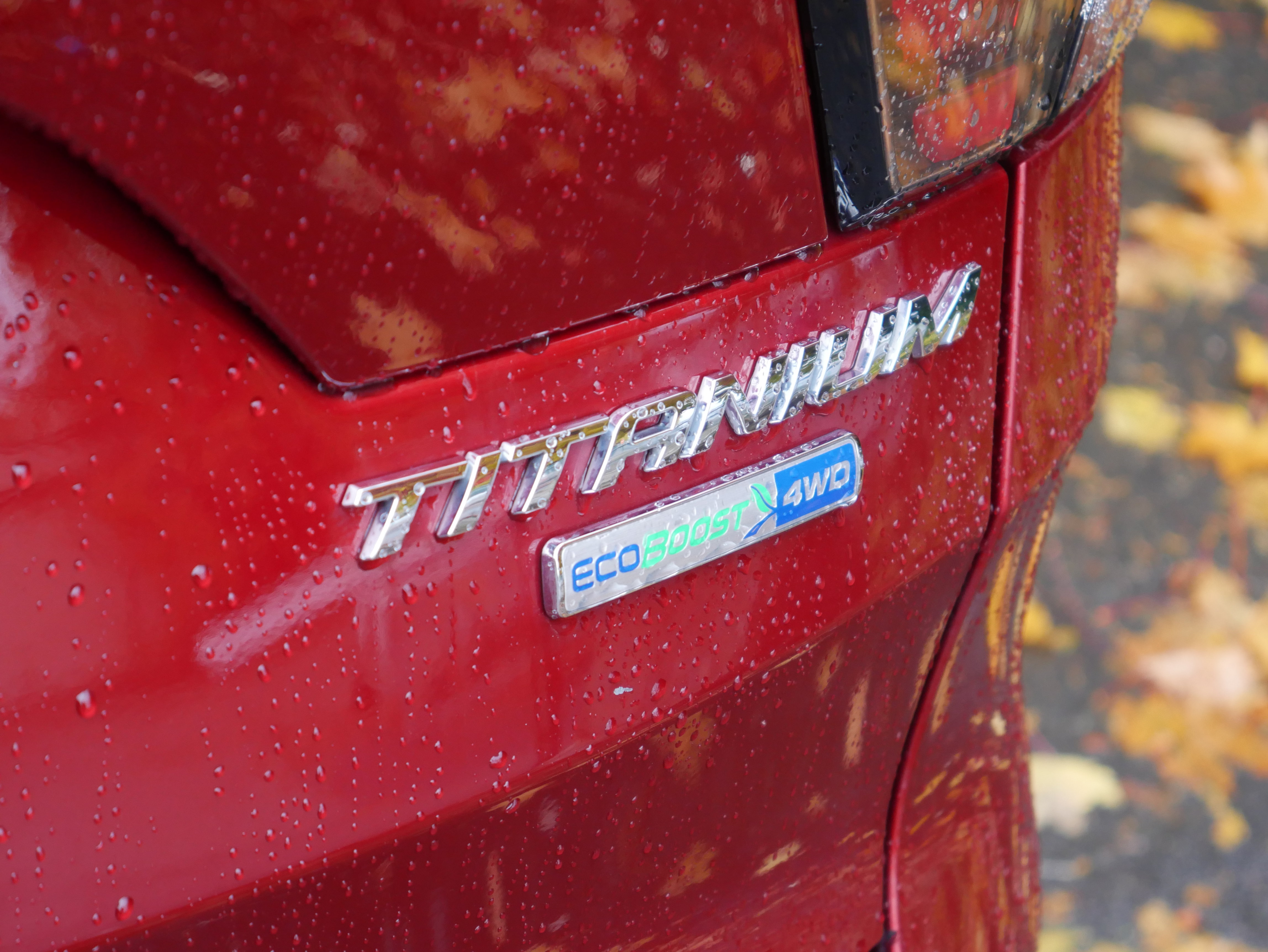 Used 2018 Ford Escape Titanium w/ Ford Safe & Smart Package AWD/4WD image 18