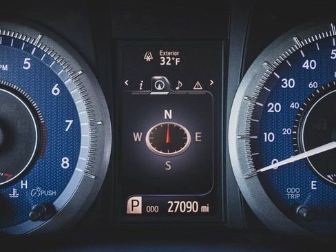 Used 2017 Toyota Sienna XLE Premium image 11