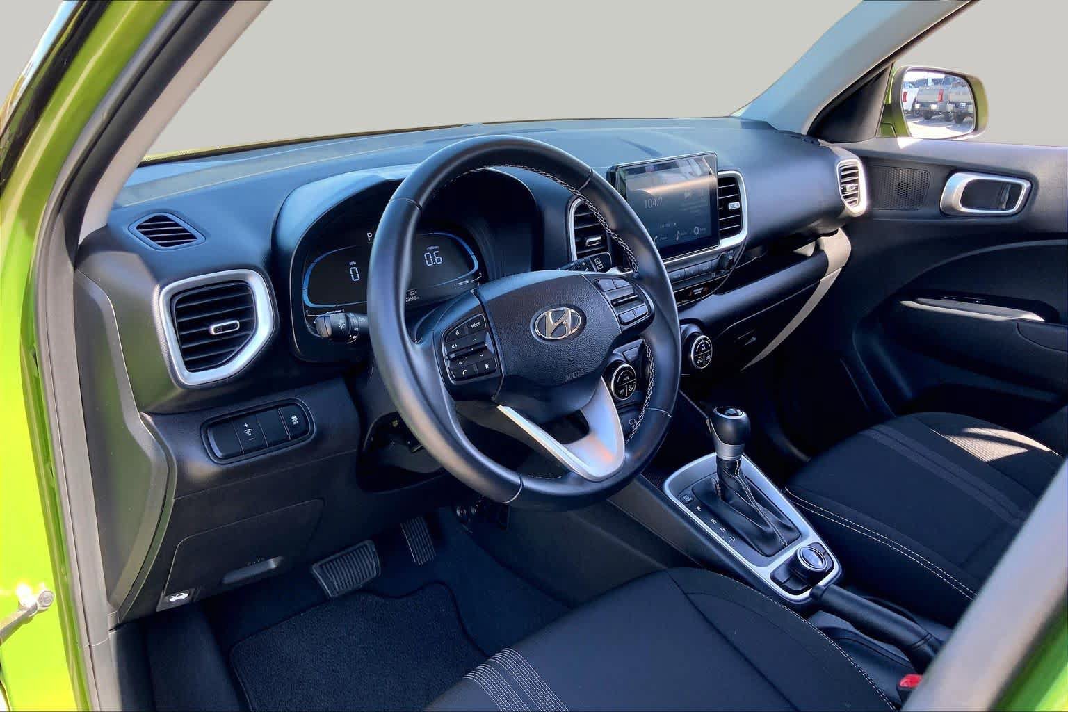 Used 2023 Hyundai Venue SEL FWD image 17