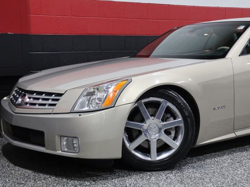 Used 2006 Cadillac XLR image 19