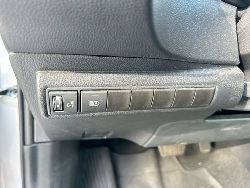 Used 2024 Toyota Corolla SE FWD image 13