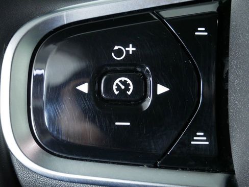 Used 2025 Volvo XC60 B5 Plus AWD/4WD image 25