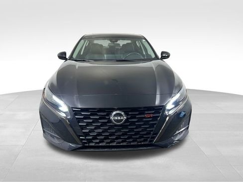 Used 2023 Nissan Altima 2.5 SR w/ SR Premium Package image 9