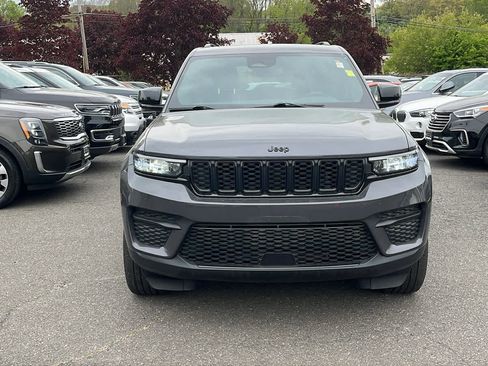 Used 2023 Jeep Grand Cherokee Altitude AWD/4WD image 2