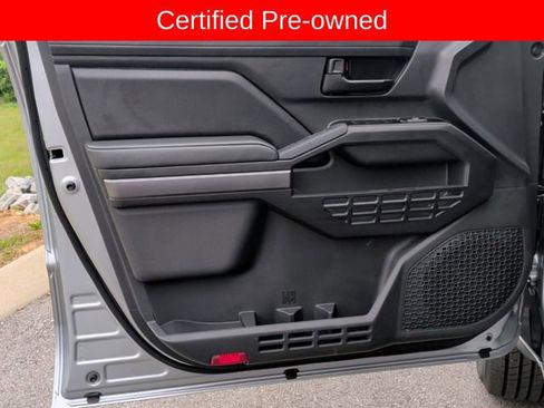 Certified 2025 Toyota Tacoma SR5 AWD/4WD image 10