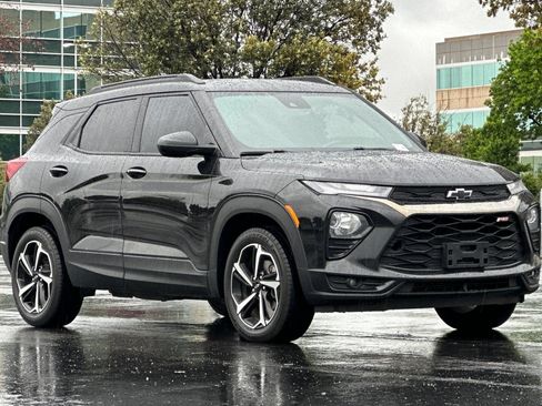 Used 2023 Chevrolet TrailBlazer RS w/ Sun and Liftgate Package AWD/4WD image 2