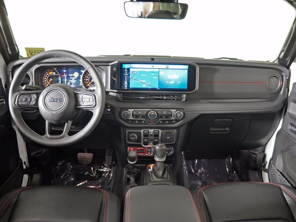 Used 2025 Jeep Wrangler Unlimited Rubicon AWD/4WD image 18