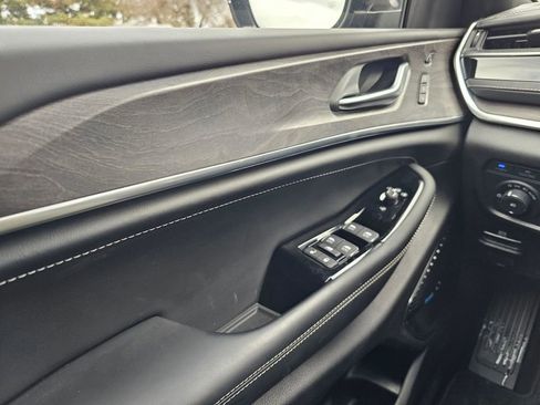 New 2023 Jeep Grand Cherokee Overland w/ Advanced Protech Group III image 15