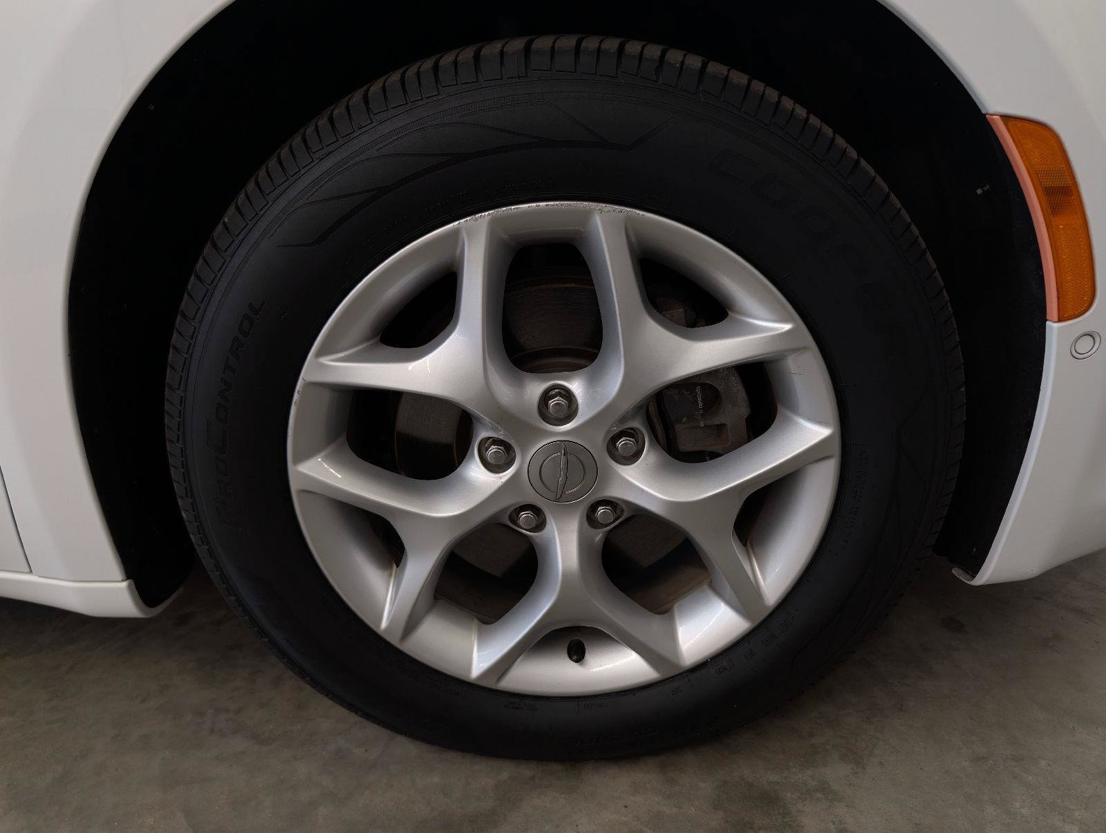 Used 2019 Chrysler Pacifica Touring-L Plus w/ Advanced Safetytec Group FWD image 44