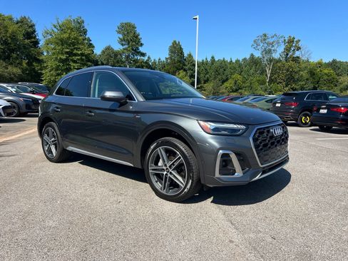 Used 2023 Audi Q5 e Prestige w/ Prestige Package AWD/4WD image 3