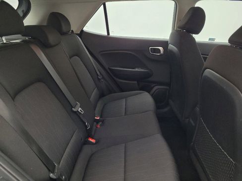 Used 2024 Hyundai Venue SE FWD image 19