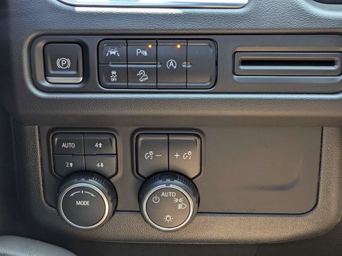 Used 2023 Chevrolet Tahoe Premier AWD/4WD image 26