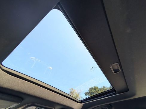 Used 2019 Dodge Charger Scat Pack w/ Navigation & Travel Group image 22