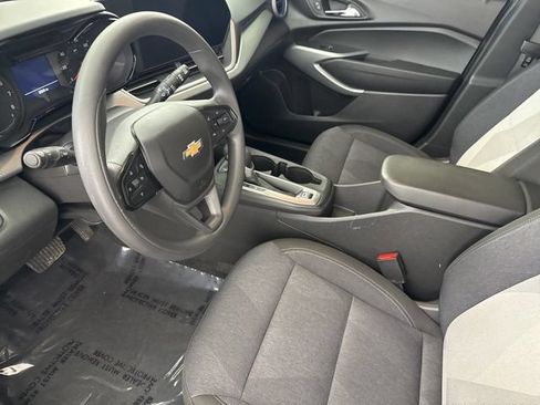 Used 2024 Chevrolet Trax LS w/ LS Convenience Package FWD image 20
