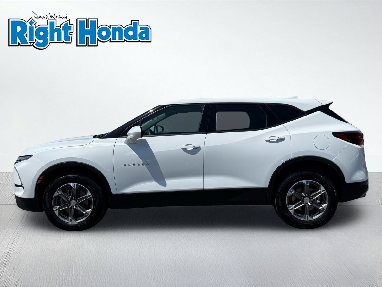 Used 2025 Chevrolet Blazer LT AWD/4WD image 3