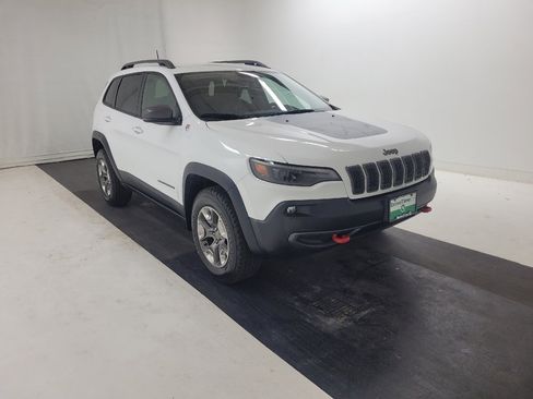 Used 2019 Jeep Cherokee Trailhawk w/ Cold Weather Group AWD/4WD image 13
