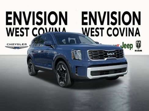 Used 2025 Kia Telluride S image 2