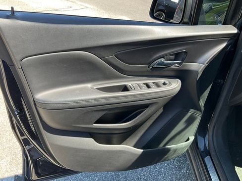 Used 2021 Buick Encore Preferred AWD/4WD image 7