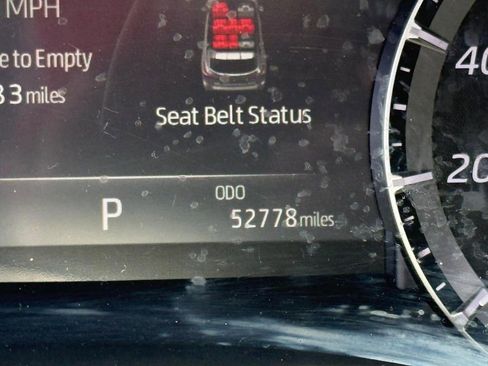 Used 2021 Toyota Highlander XLE FWD image 28