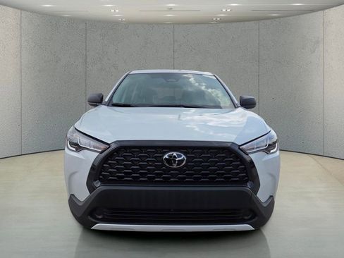 Used 2025 Toyota Corolla Cross L FWD image 11