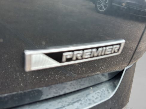 Used 2018 Chevrolet Traverse Premier w/ Driver Confidence II Package FWD image 17