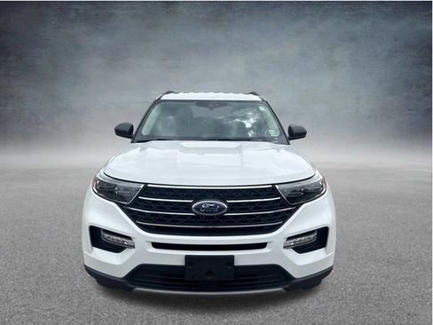 Used 2023 Ford Explorer XLT w/ Equipment Group 202A RWD image 2