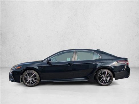 Used 2024 Toyota Camry SE image 9