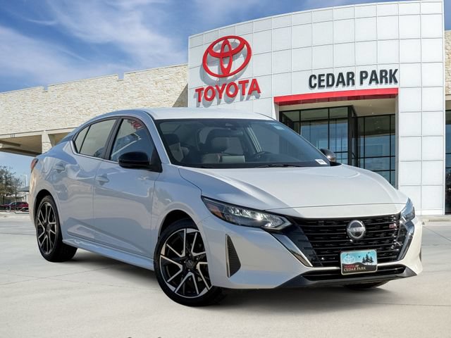 Used 2025 Nissan Sentra SR FWD image 1