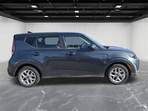 Used 2023 Kia Soul LX w/ LX Technology Package image 6