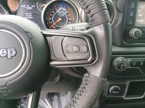 Used 2018 Jeep Wrangler Unlimited Sport image 26