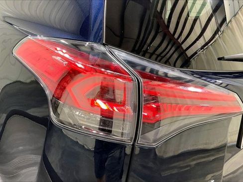 Used 2018 Toyota RAV4 Limited AWD/4WD image 29