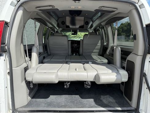 Used 2019 GMC Savana 2500 image 9